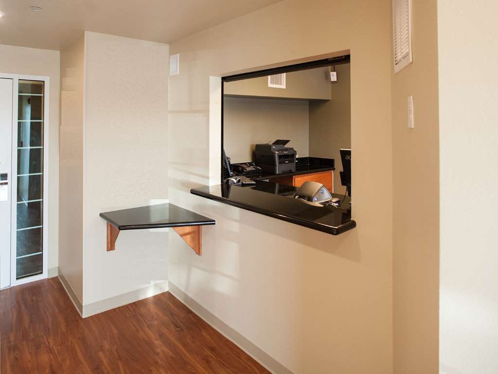 Woodspring Suites Fort Wayne Interior photo